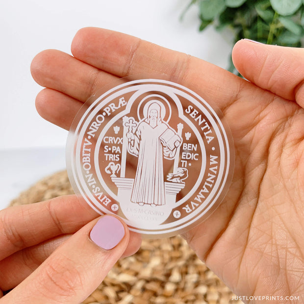 St Benedict Medal in White with a Clear Vinyl. Features St Benedict and the prayers in Latin. 